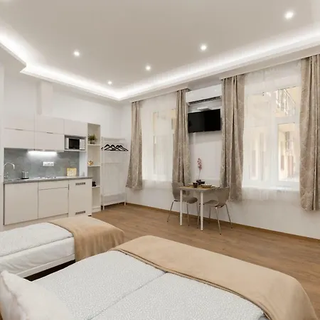 Holidays Downtown Apartman *